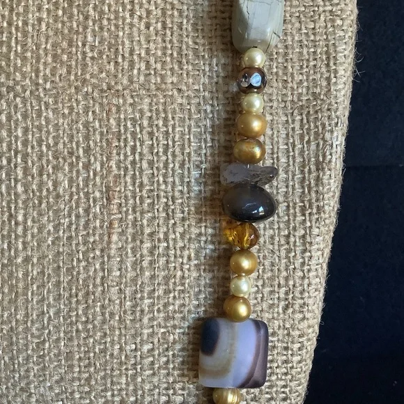 Genuine freshwater pearl & quartz necklace. - Picture 6 of 9